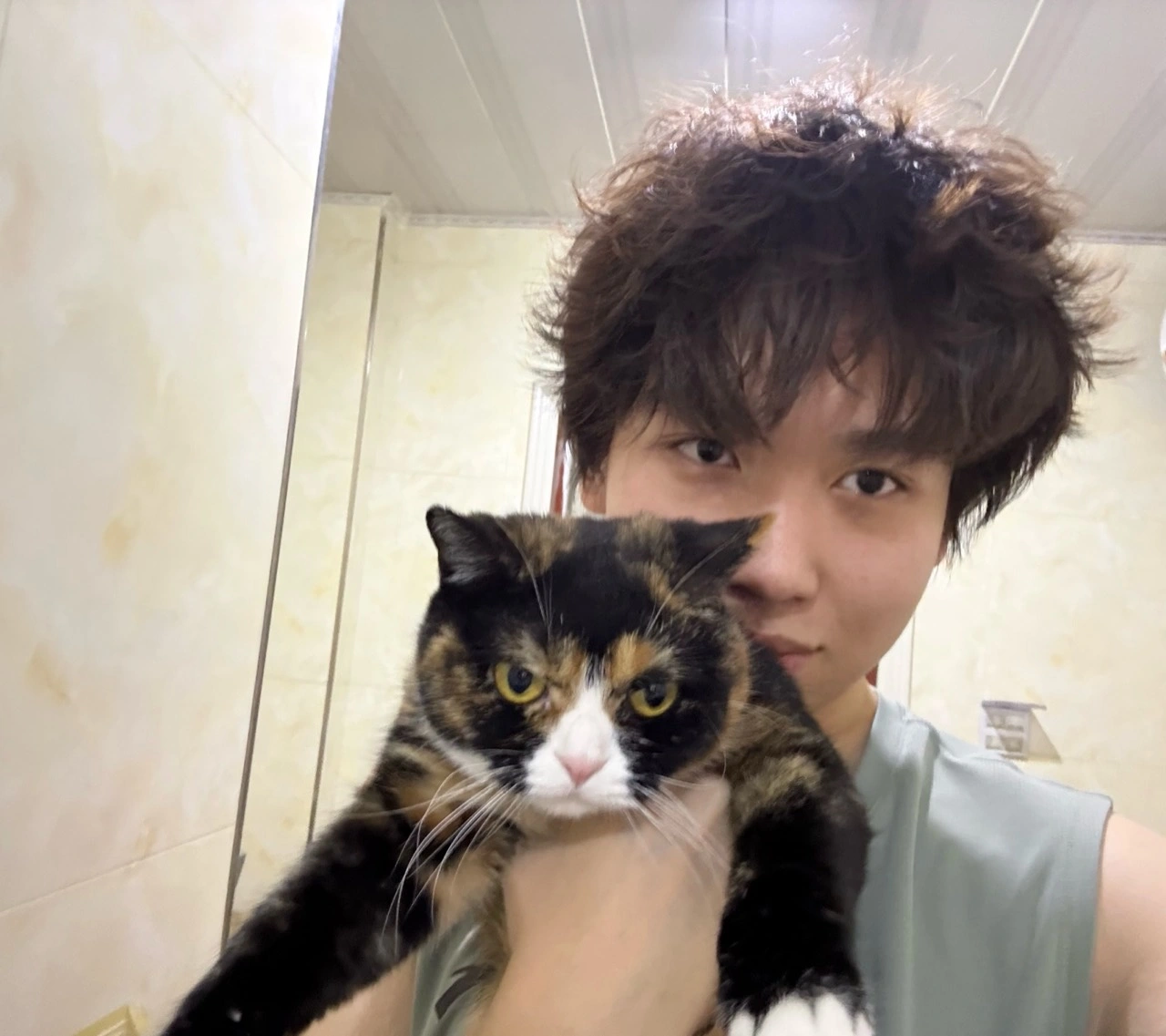 张浩然与猫的合照